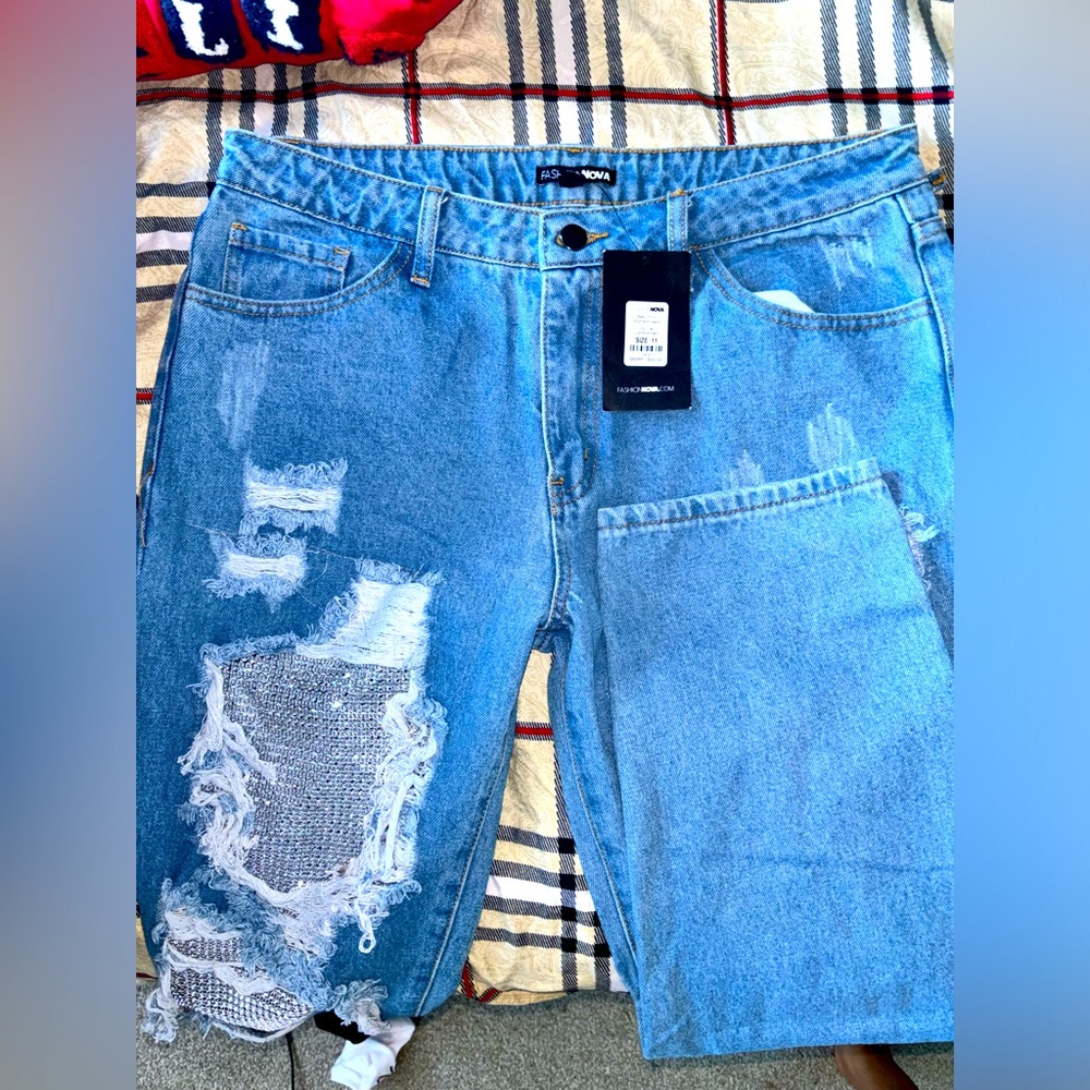 FASHION NOVA BOYFRIEND JEANS SIZE 11 , BRAND NEW